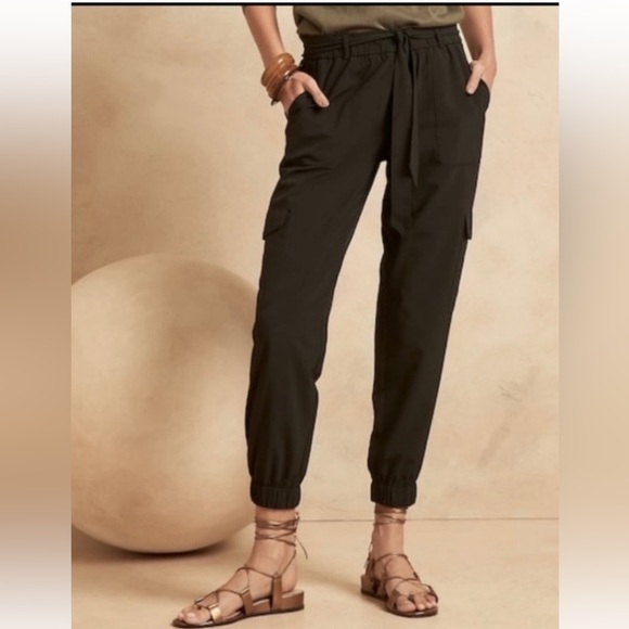 Banana Republic Factory Pants - 🍁Banana Republic Factory NEW! Cargo Joggers Airstretch W/ Tie Waist Sz S Black